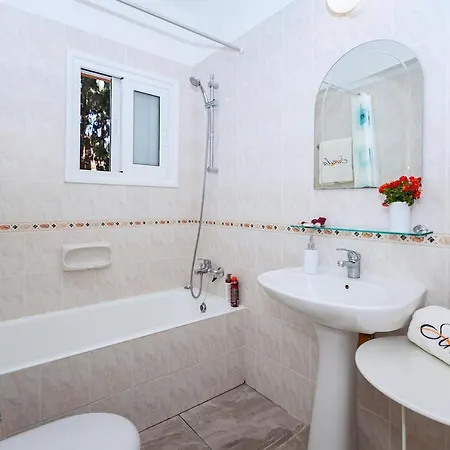 1 Bedroom In Paradise Garden 3 *